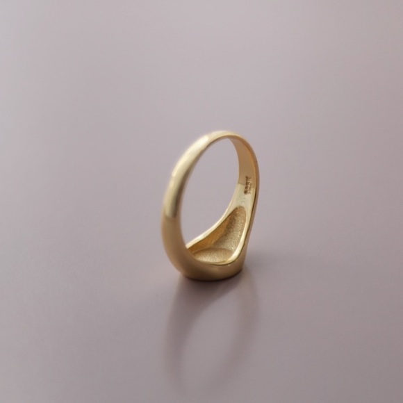 Signet Midi Ring | 14k Gold Plated - Picture 3 of 8